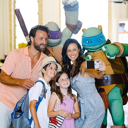 Nickelodeon Hotels & Resorts Punta Cana Zewnętrze zdjęcie The Teenage Mutant Ninja Turtles at the Nickelodeon Hotel in Punta Cana, Dominican Republic