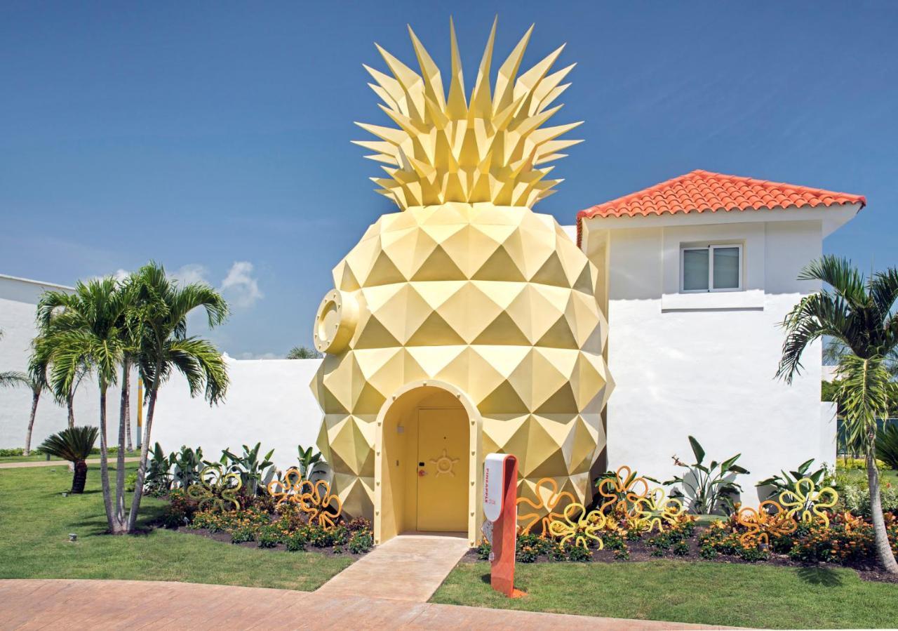 Nickelodeon Hotels & Resorts Punta Cana Zewnętrze zdjęcie Pineapple shaped hotel room at the Grand Palladium Hotel in Cancún, Mexico