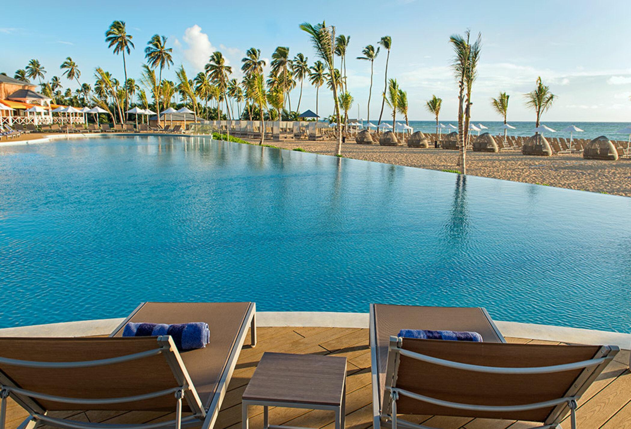 Nickelodeon Hotels & Resorts Punta Cana Zewnętrze zdjęcie Infinity pool at the Iberostar Grand Hotel Bávaro